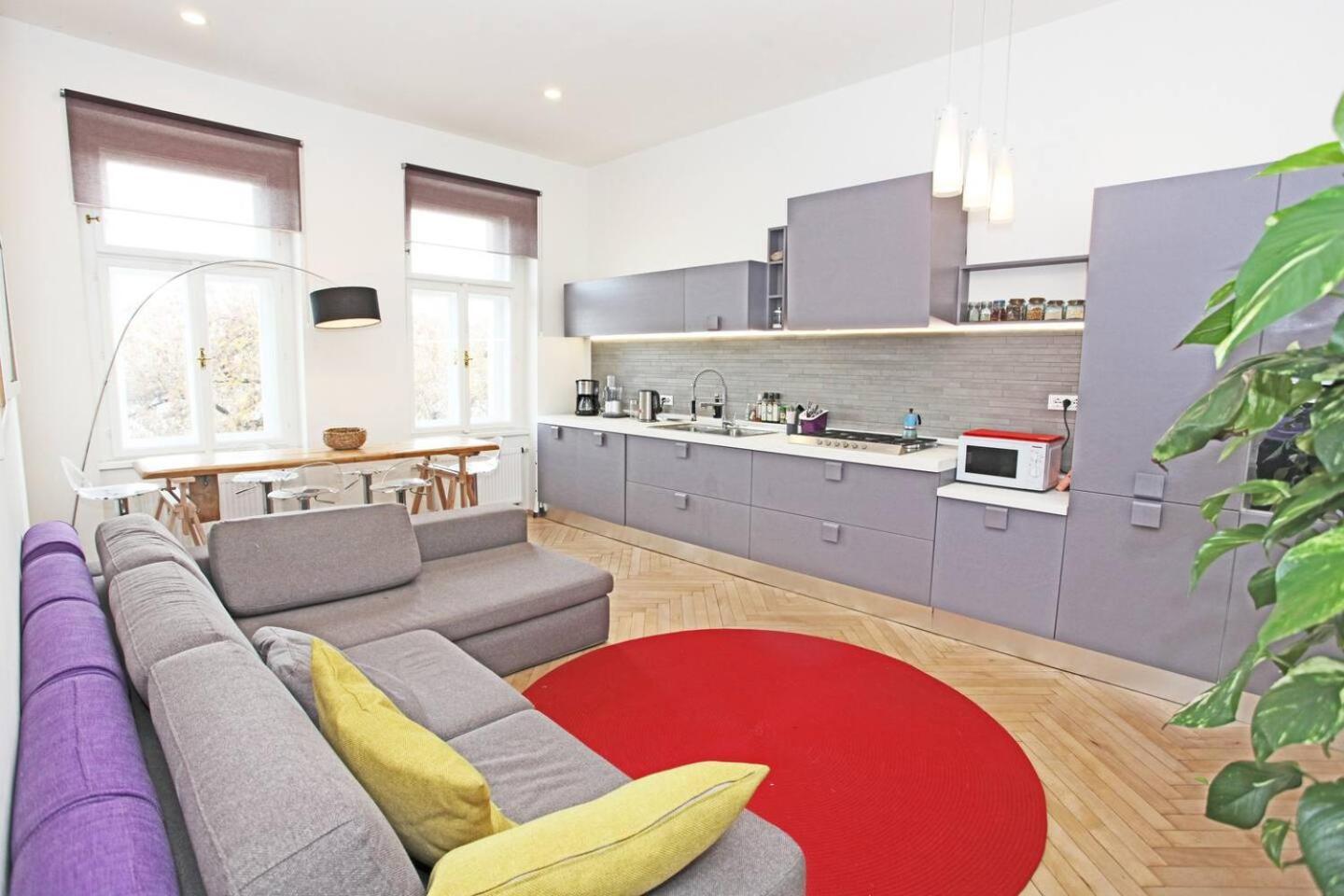 Stylish River-view Apartmán