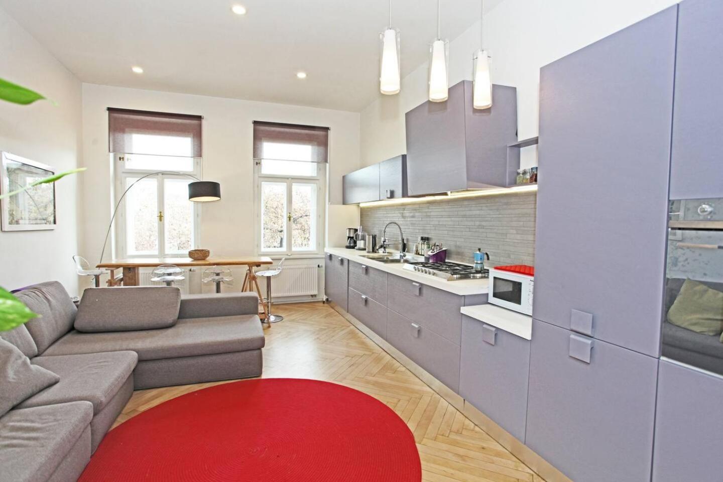 Stylish River-view Apartmán *