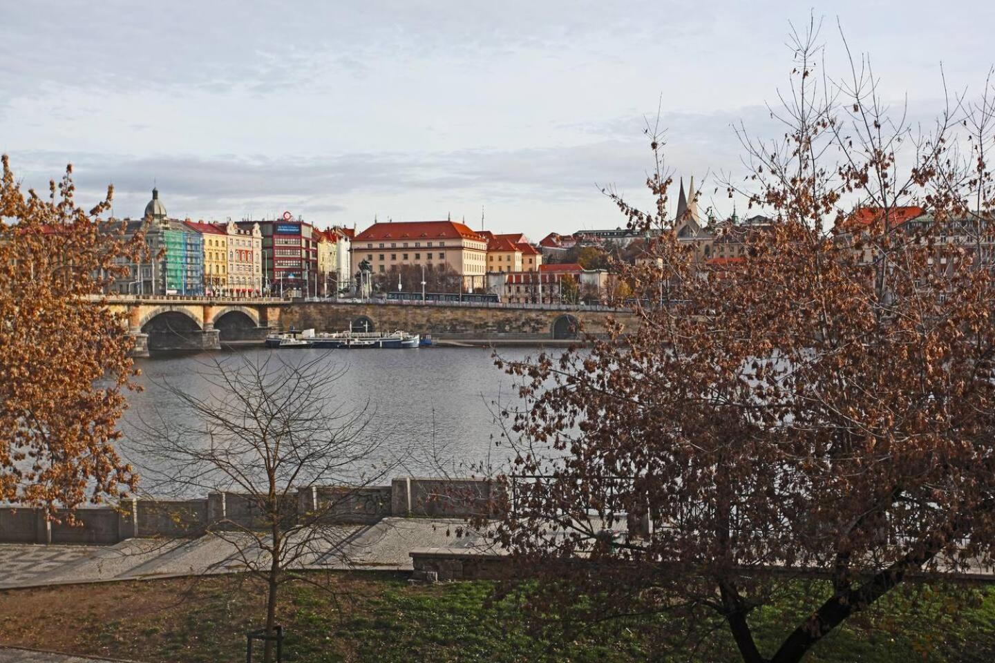 Stylish River-view Apartmán